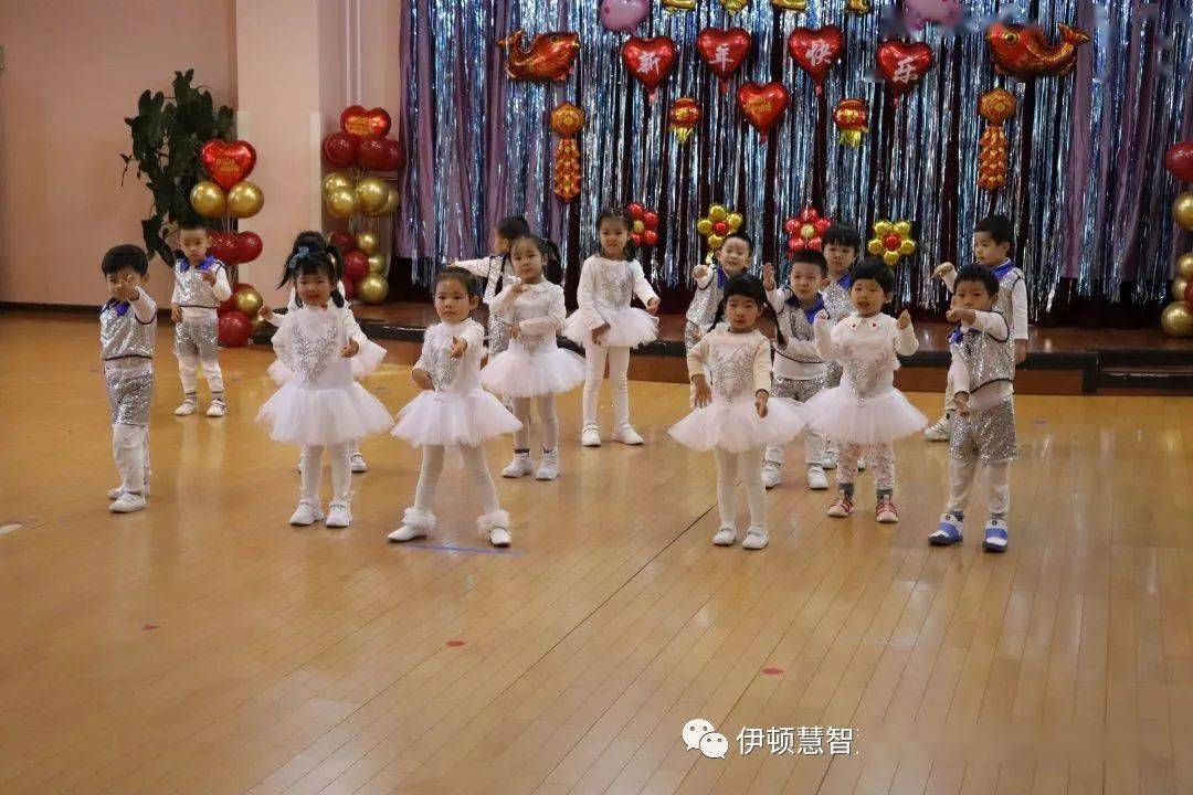 小一班 舞蹈《感觉自己萌萌哒》王莎莎