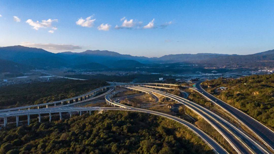 腾冲市猴桥镇gdp有多少_云南 持续几天的降雨,使得腾冲219户房屋受损 1人失踪(3)