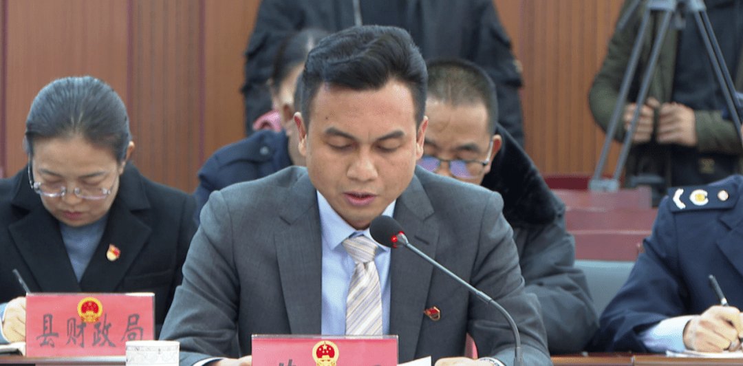 砚山路面损坏,"堵点"等民生问题,在这场会.