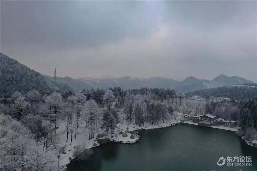 他于12月29日下午赶往四明山仰天湖追雪