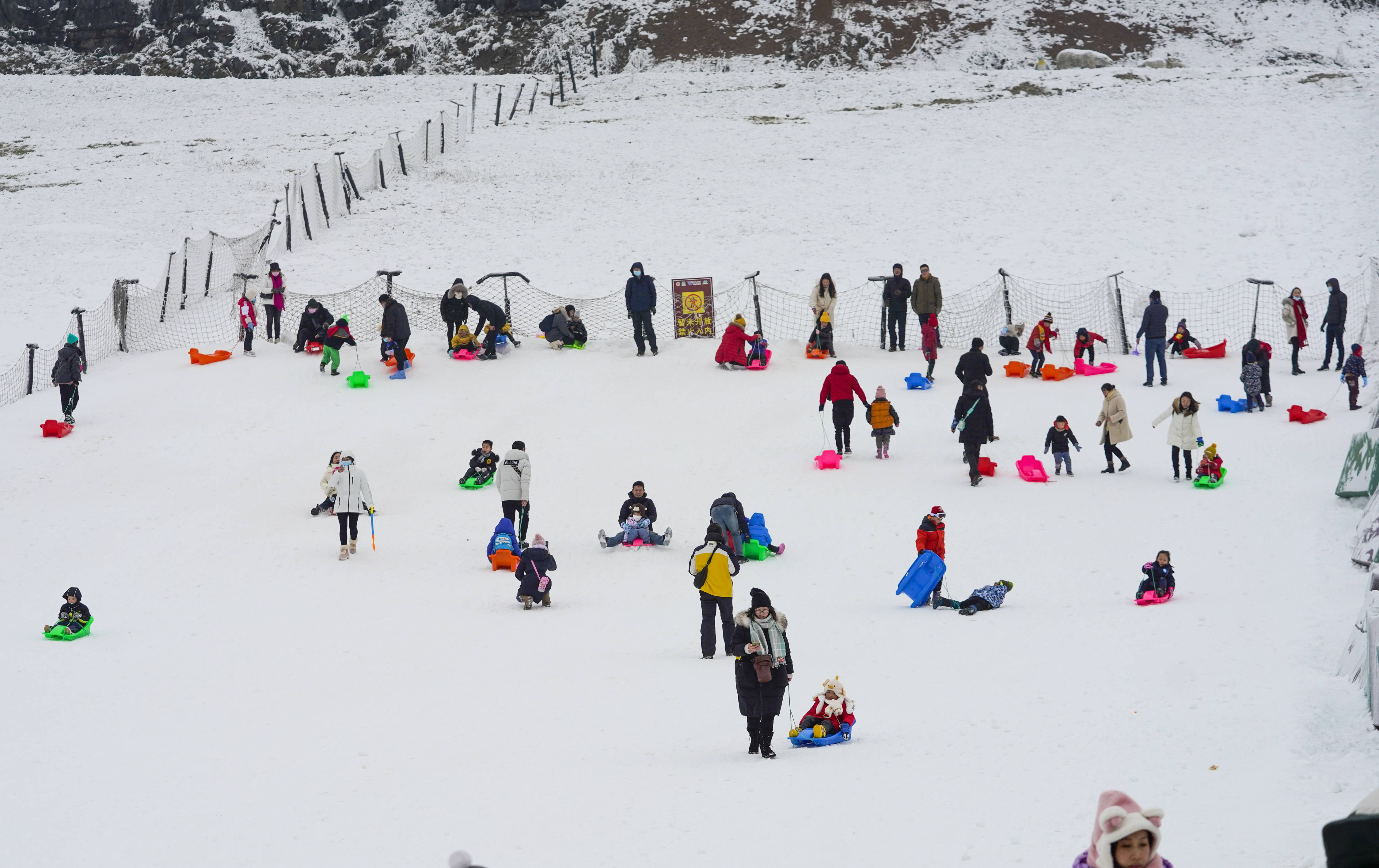 重庆武隆仙女山国家森林公园雪景引游人