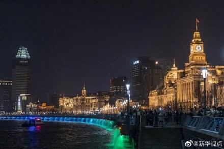 上海：灯光璀璨庆新年