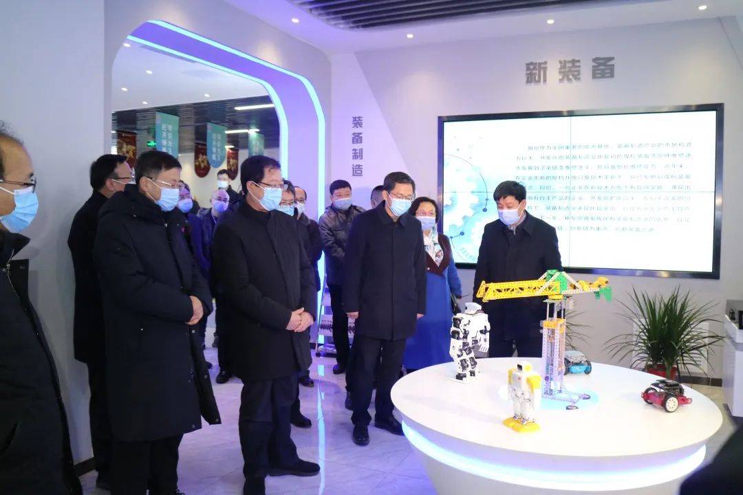 市长熊燕斌【市委书记陈振亮】随后,陈书记和熊市长为朔州市新产品