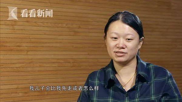 当范昱泽确诊为神经母细胞瘤晚期后,他的父亲告诉记者:"当在医院查出