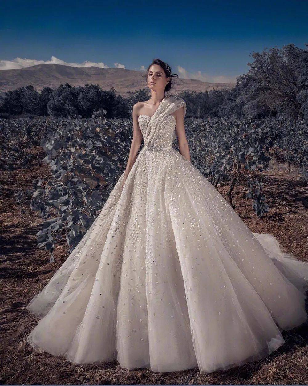 Ziad Nakad Bridal 2021丨黎巴嫩高定仙牌的新季高定婚纱系列，华丽又优雅_Fervor