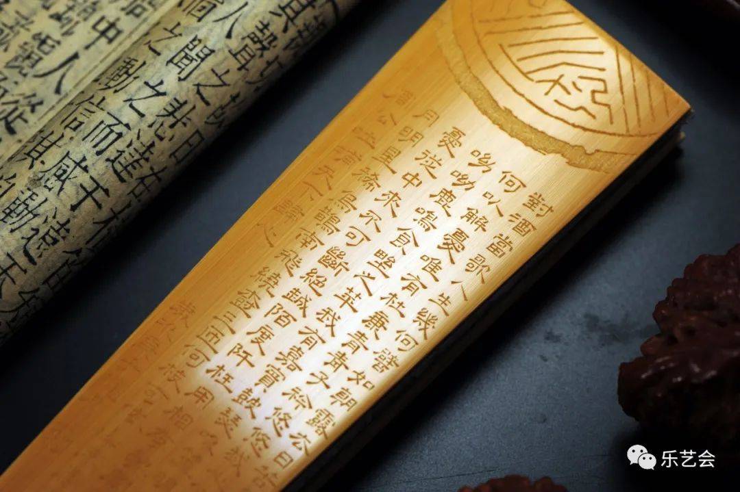 刀笔未辍意未穷:苏镇焕扇骨镌刻艺术浏览‘世界杯竞猜’(图9)
刀笔未辍意未穷:苏镇焕扇骨镌刻艺术浏览‘世界杯竞猜’(图9)