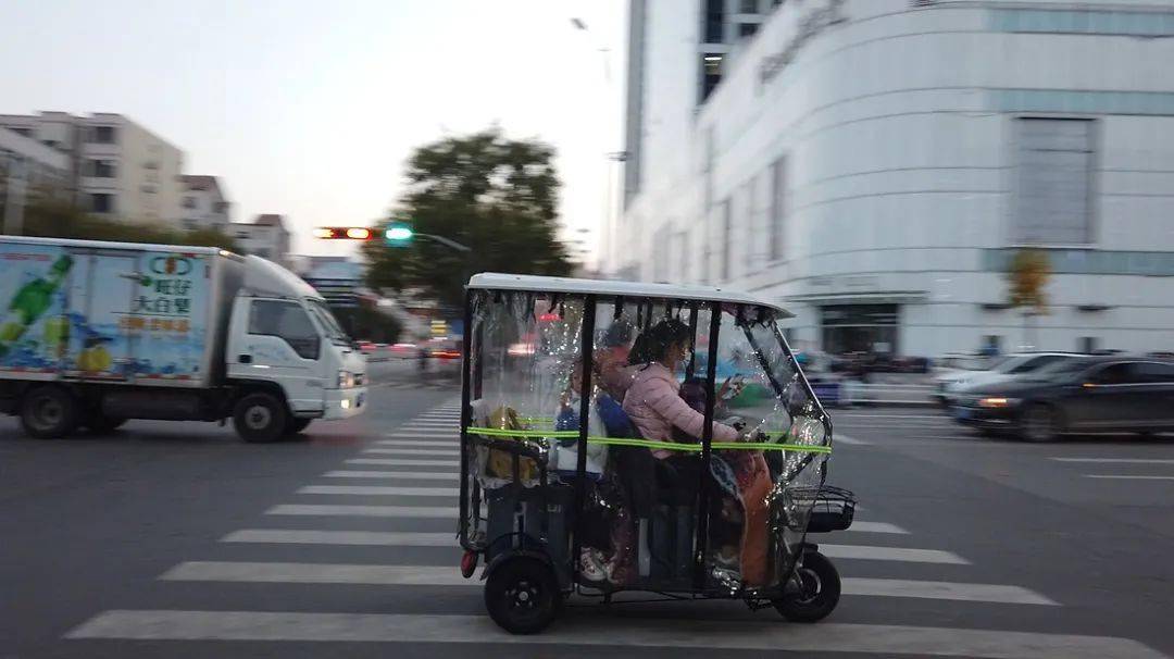 驾驶人人口_奥迪驾驶人图片(2)