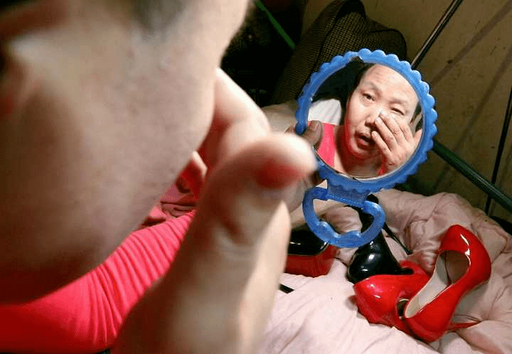 白天当爹，晚上做妓：揭秘双性人的真实生活