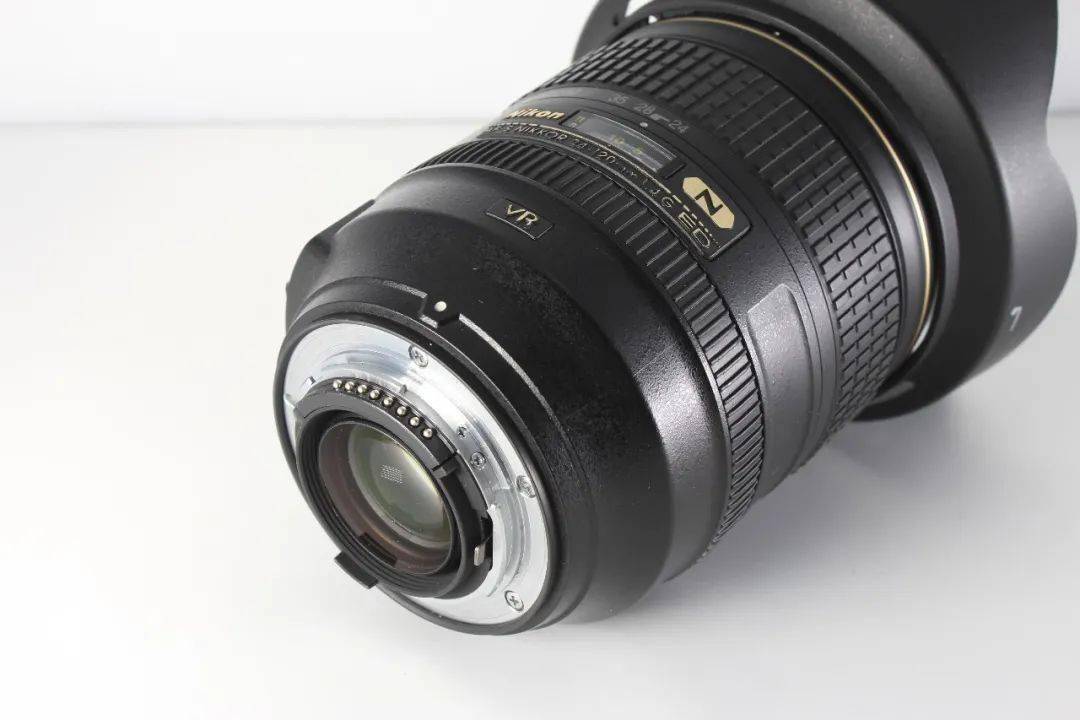 14,尼康24-120f4 成色95新 2500元