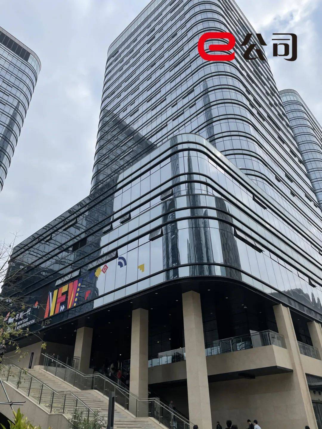 新机|【实探】新荣耀破茧重生，今天搬家！与高通复合，小米“瑟瑟发抖”！新机V40系列即将发布……