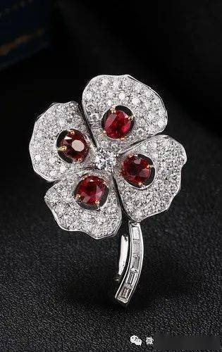 红蓝绿宝石耳环 984b2199d7cd4b9faeb2821e74da4340.jpeg