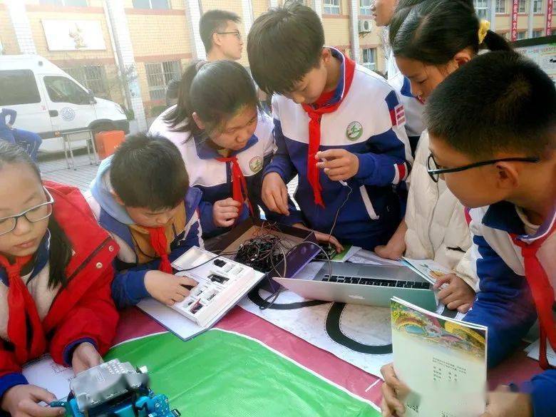 孩子们体验科技乐趣多 ——攀枝花市第一小学校科技节活动报道