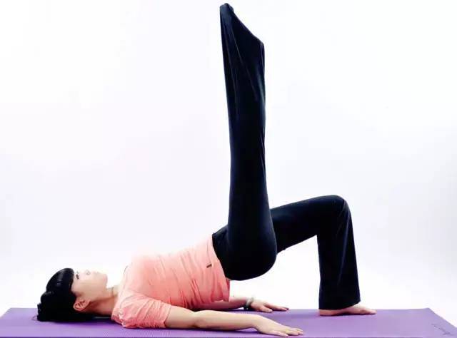 如何在瑜伽后弯体式中保护好腰椎