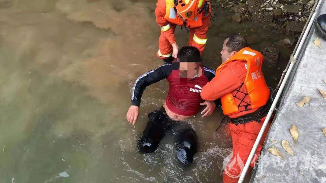 学好人 佛山消防员飞身救人,演绎25秒生死时速!