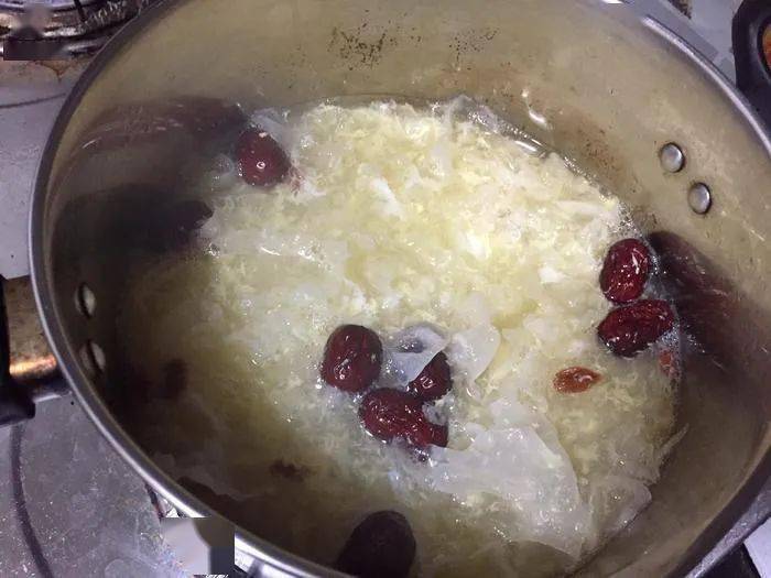 银耳怎么炖的又烂又好吃 d54e28a544c241c4a298cdcaa032753c.jpeg