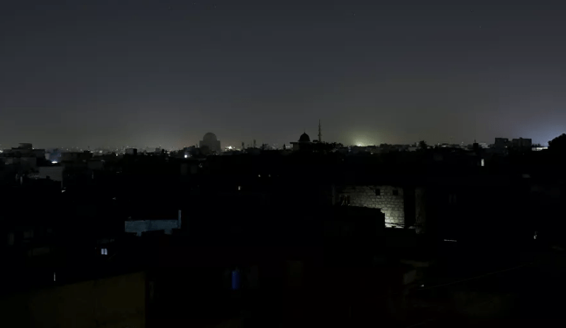 巴基斯坦全国大规模停电 街道一片黑暗(图)