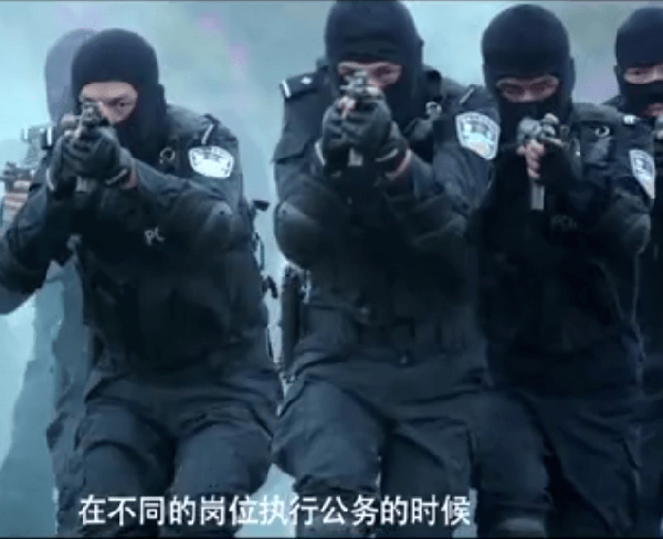 用背影守护你,“超级英雄”!