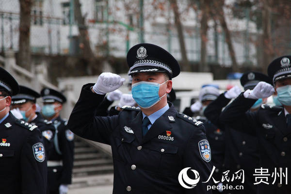 警监风衣_和平精英黄金风衣图片