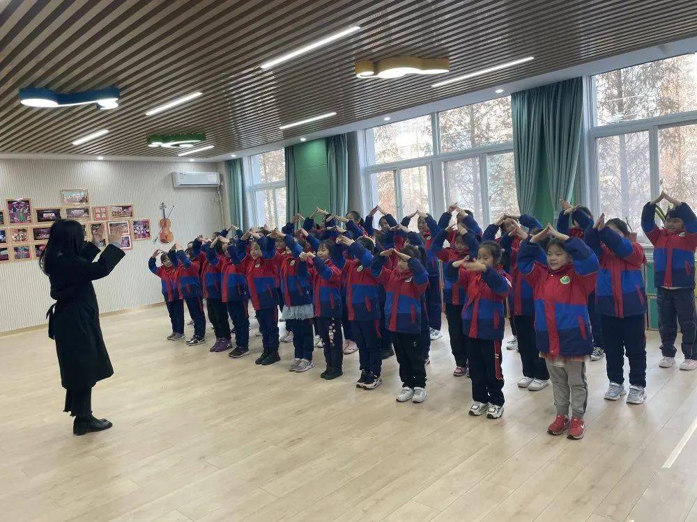 文明校园一片爱心点燃一室灯火日照市新营小学课后服务亮了