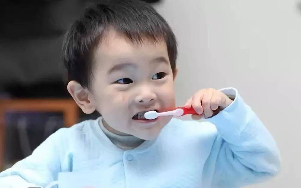 小孩子怎么刷牙才干净 26760ffbb6ed422c81a2996de5b48adf.jpeg
