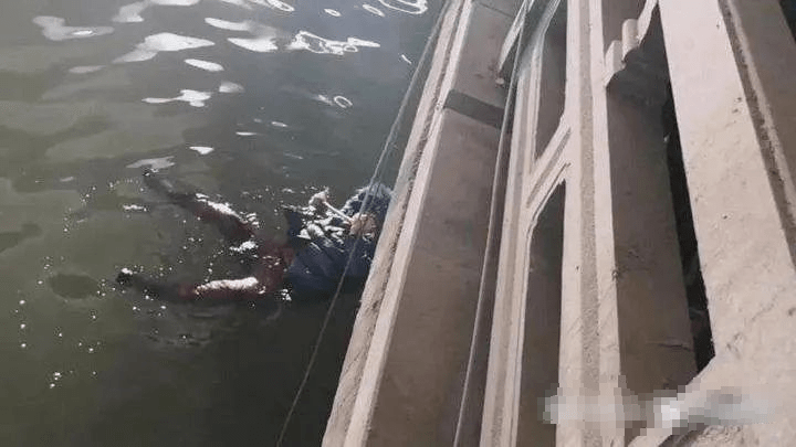 而济南消防黄台救援站接到群众报警:小清河北路附近的小清河内有人