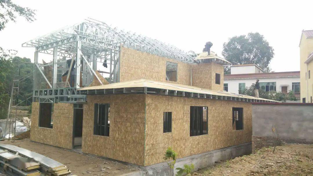 西固人花30万元建造新型"轻钢别墅"你见过吗?