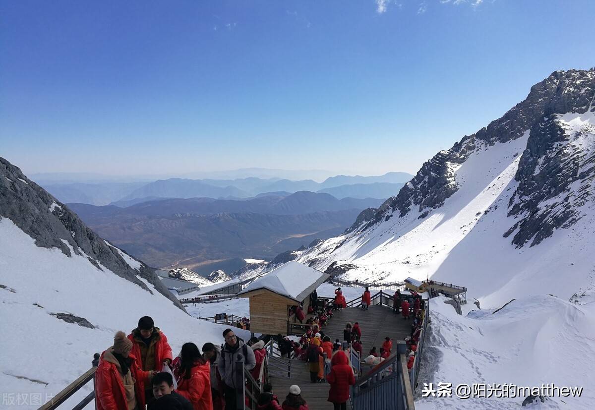 摄影组图:大雪纷纷,玉龙雪山冰凝雪积风景美