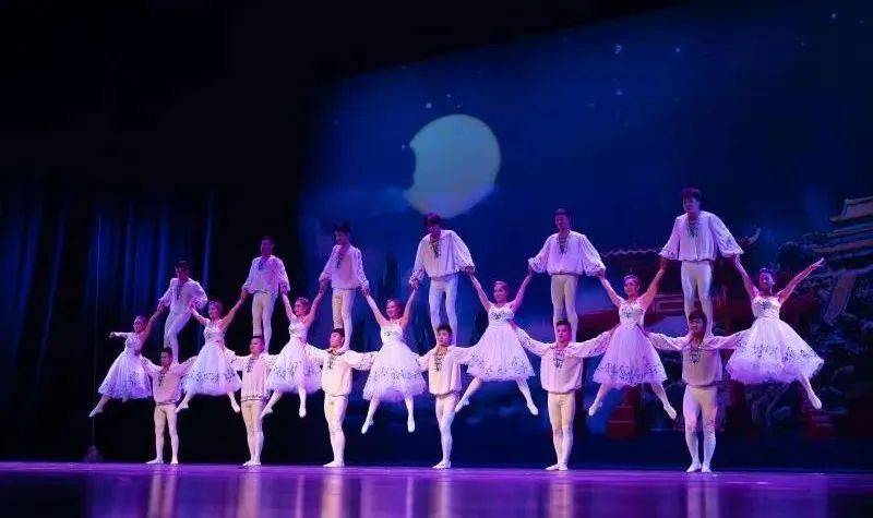 咋了爸爸舞蹈原视频简易版 0efeb02e52f146579906c989105bc34c.jpeg