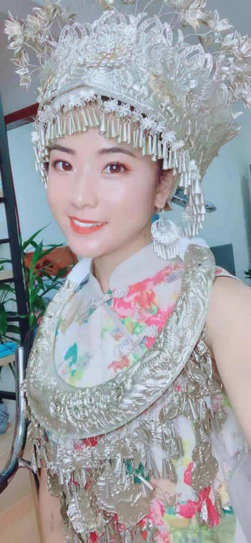 id :石开燕(苗族)家乡的领头雁网络达人们用短视频真实记录了贵州人民