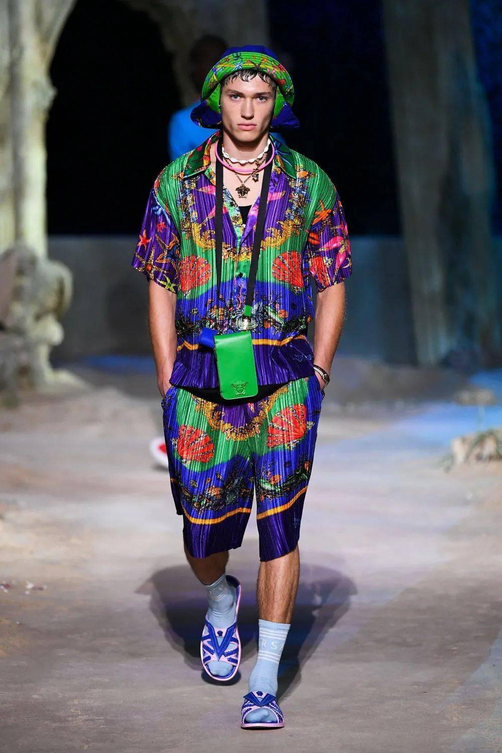 versace(范思哲)2021春夏时装秀!