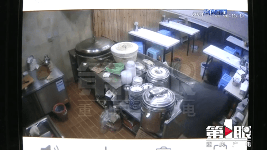 员工店内备食材 大胆蟊贼偷手机