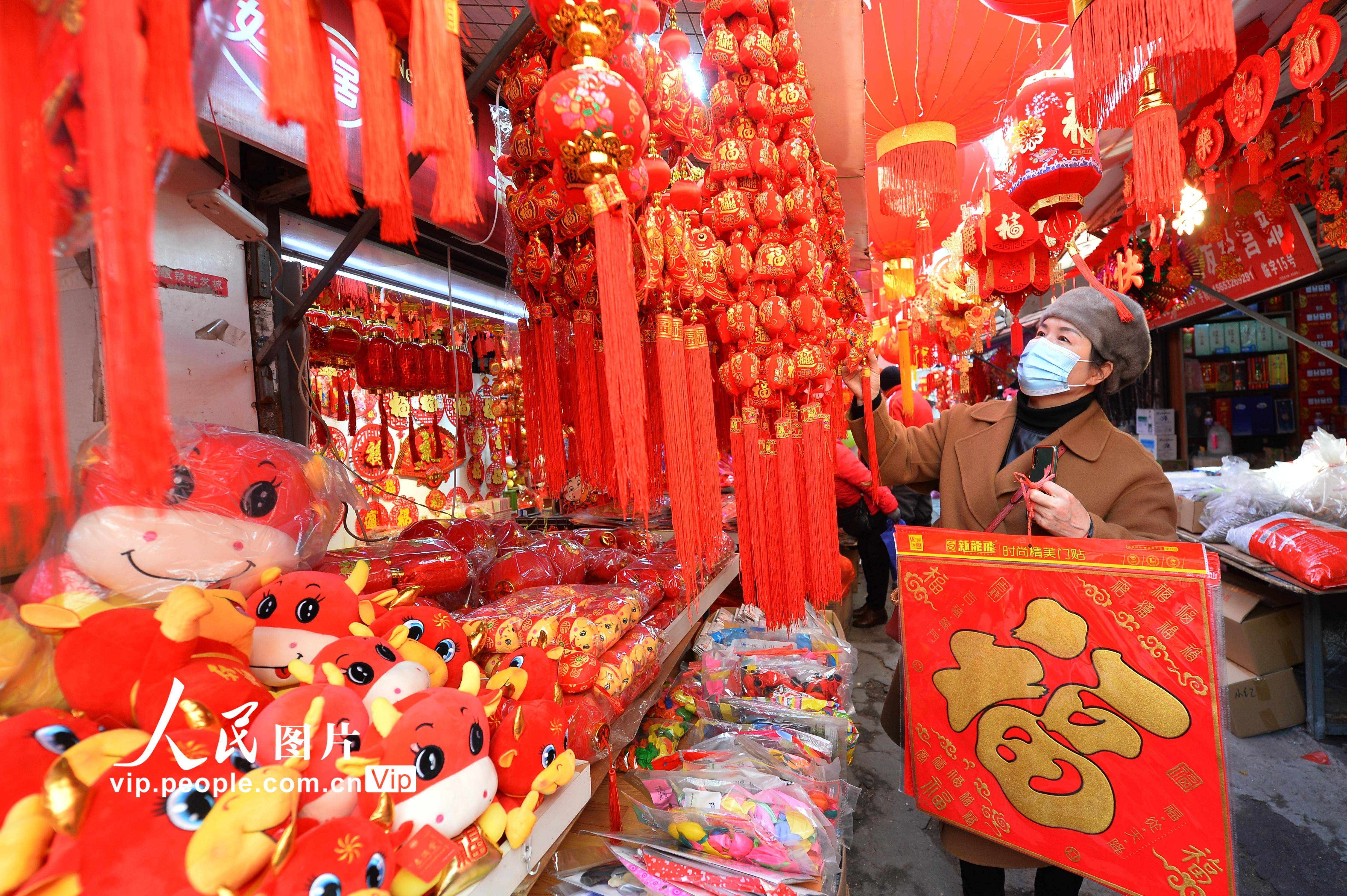 山东青岛:年货市场红火迎春