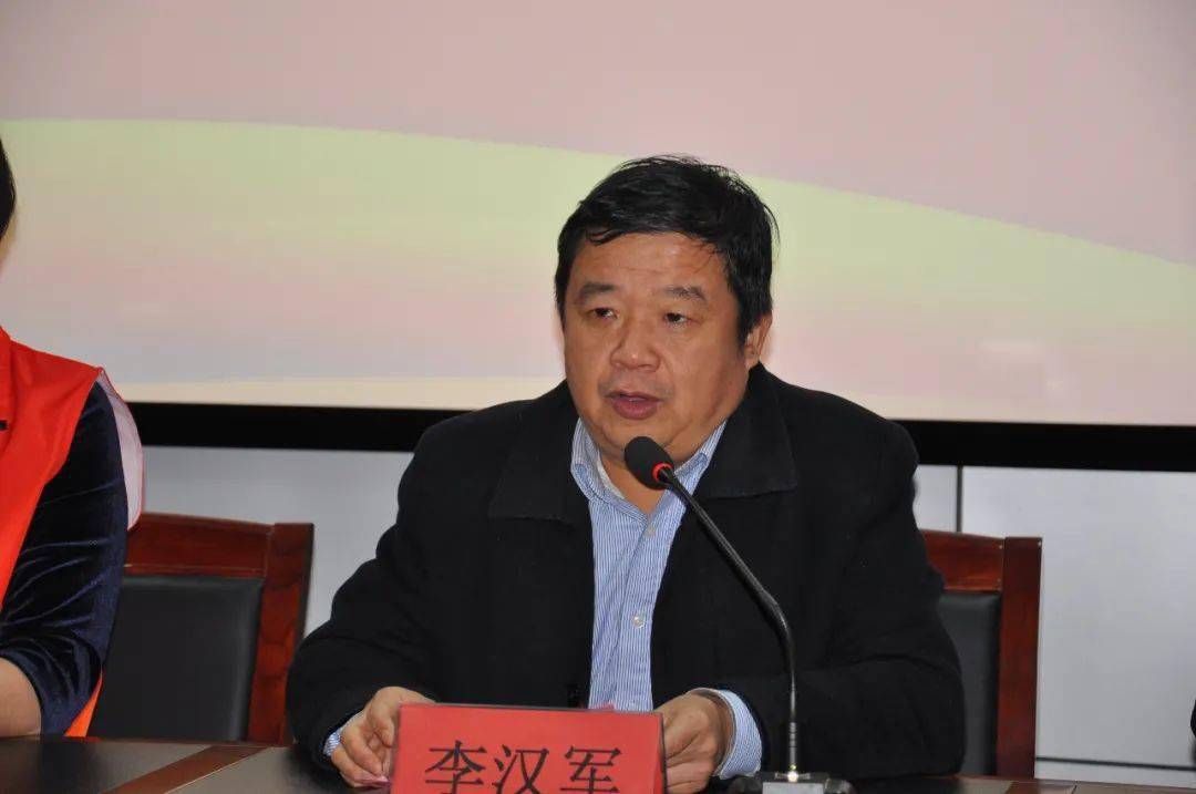 部长卢波,潍坊市扶贫志愿者协会会长周秀云,坊子区教体局局长李汉军