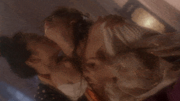 28年后,两个风华绝代的女神再度联系到了一起.