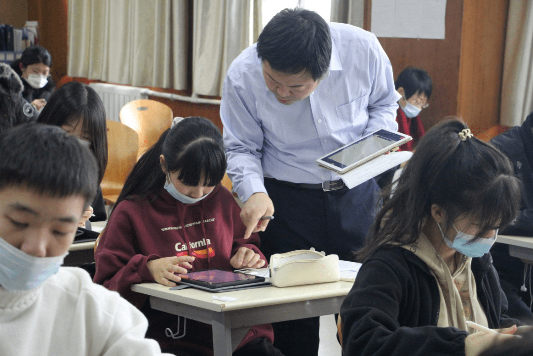 “kycom”
【身边事】克拉玛依市开展教育信息化教学应用实践配合体交流运动(图2)