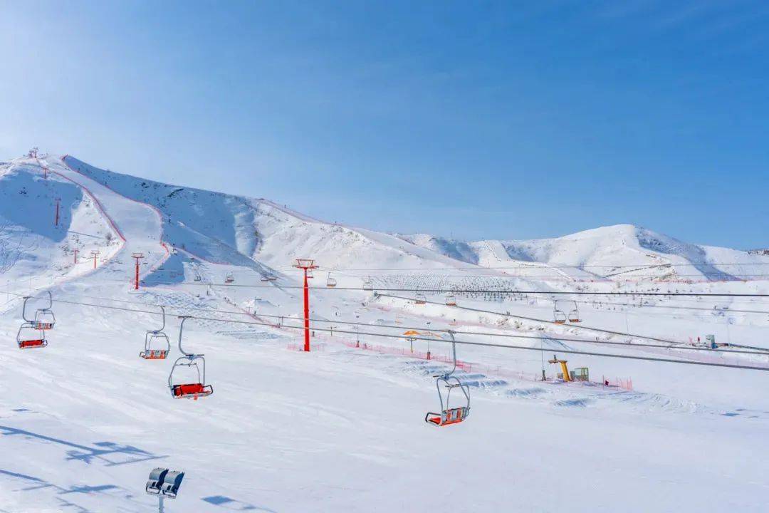 阿勒泰滑雪，玩挺野