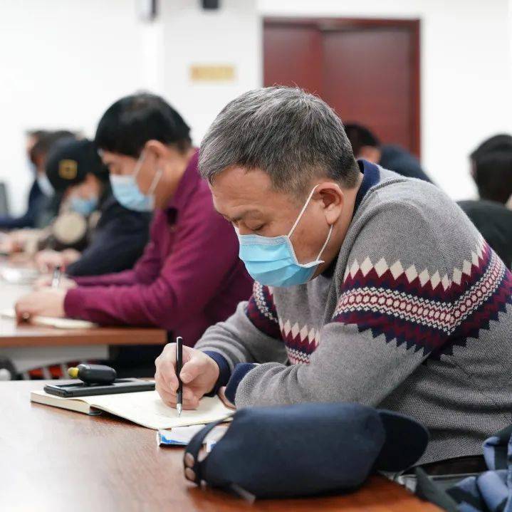 人口资源环境矛盾依然突出_矛盾空间(2)