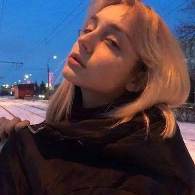 今天分享的是酷酷女生头像, 情头,小丸子和花轮,米奇和米妮~ 希望