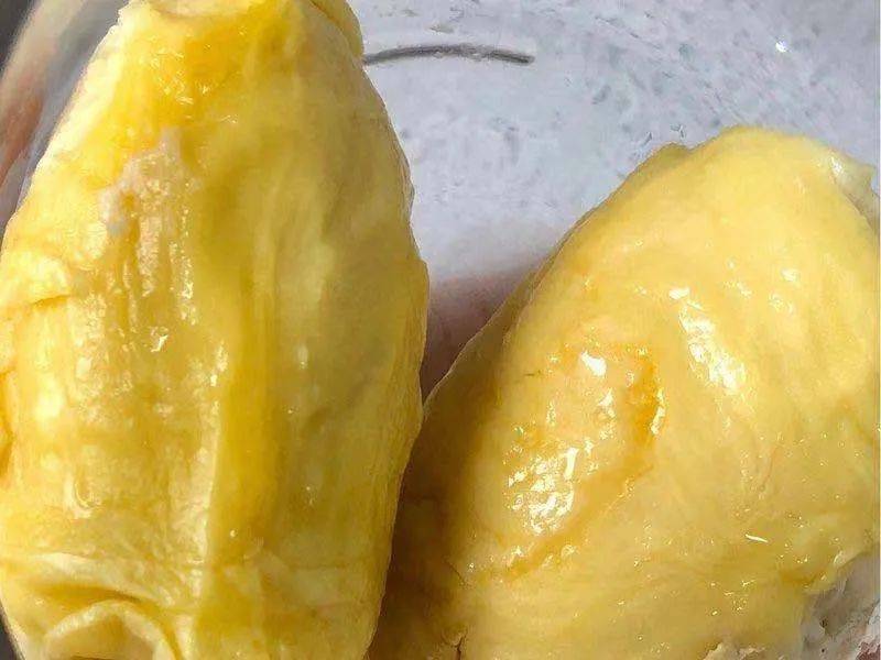 榴莲肉如果是冷冻的,也可以用微波叮2~3分钟解冻.