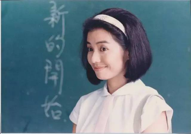 《流金岁月》大结局了,可我还是觉得30年前的她最美