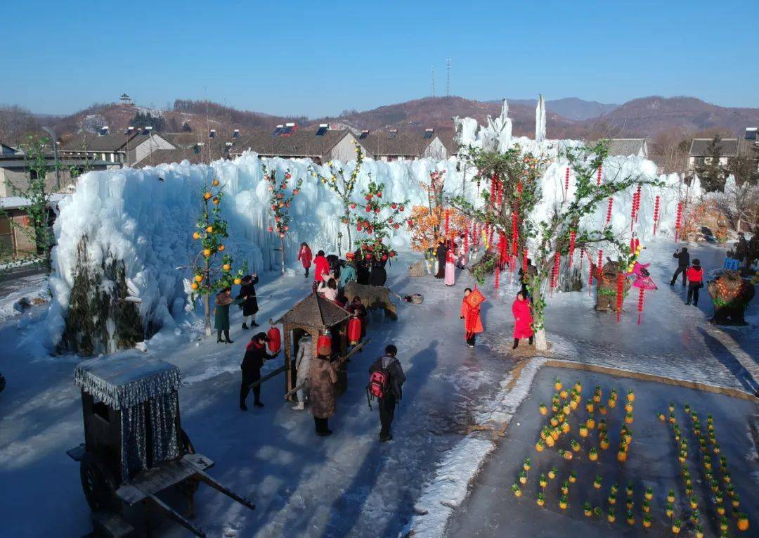 在冰雪世界里 一起迎接新年的到来 共同感受传统民俗文化的独特魅力!