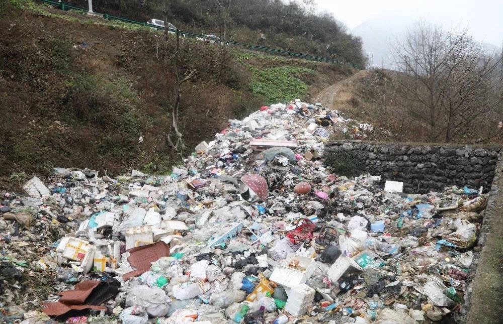 川陕交界垃圾场污染河流谁来管?两地检察院联动促进民生保障