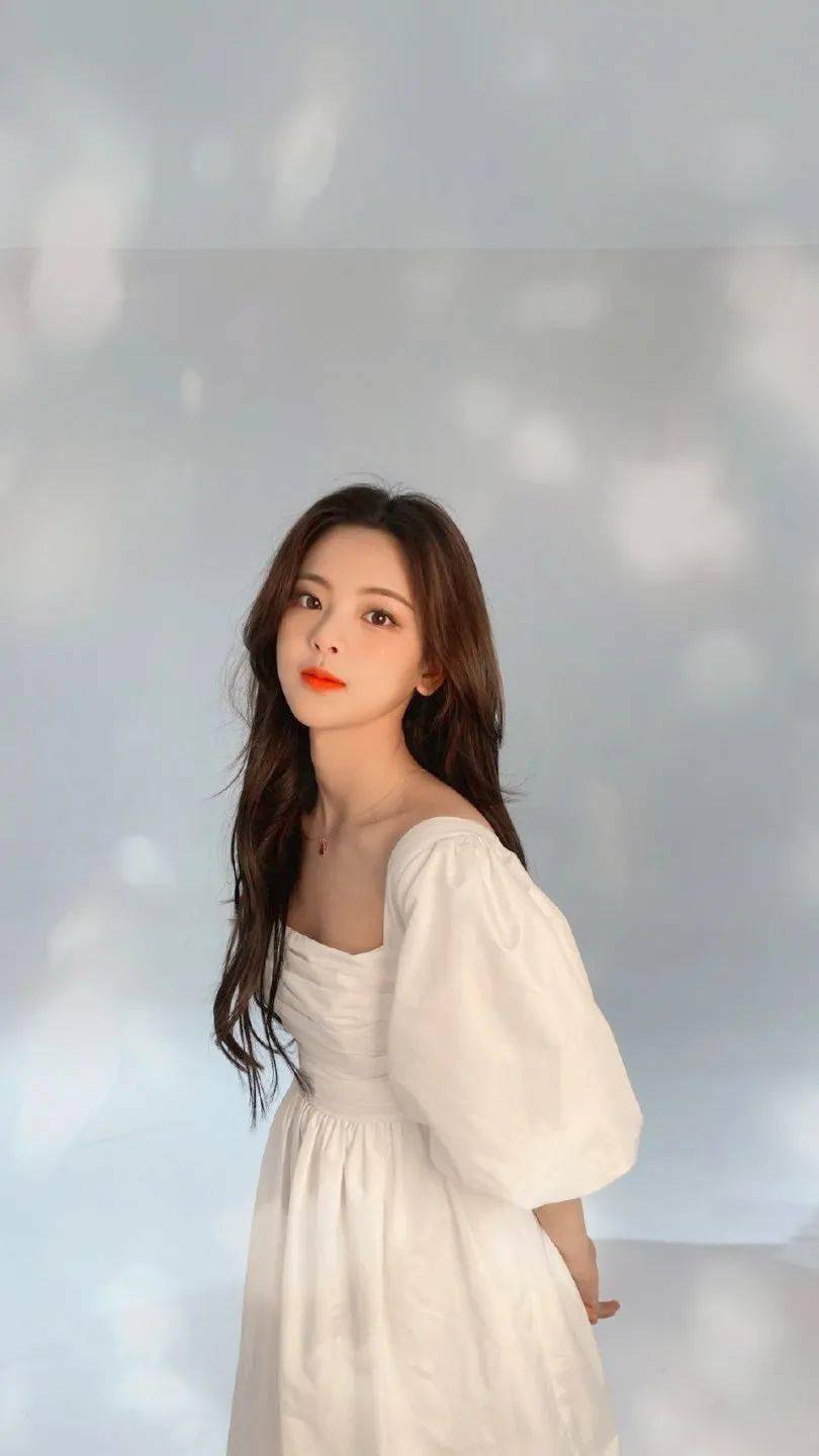 杨超越壁纸 来自搜狐网