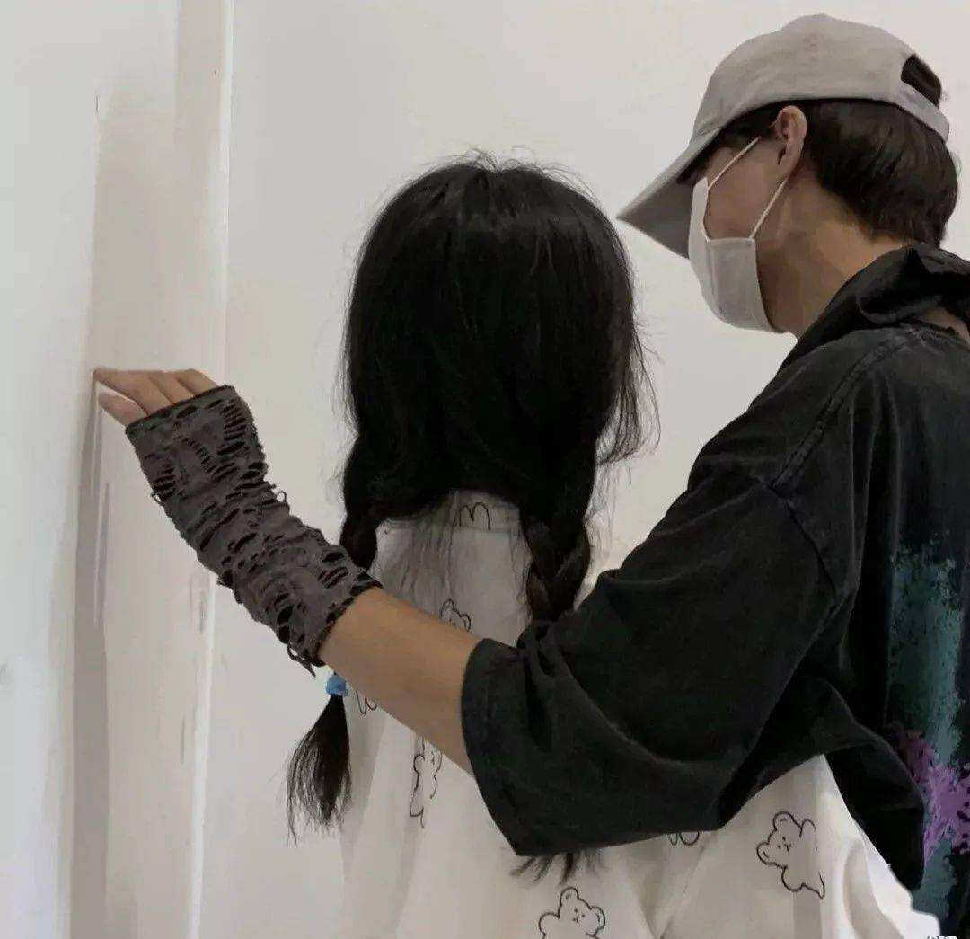 情侣头像 | 也许这个世界没有黄金屋 但是有你_手机