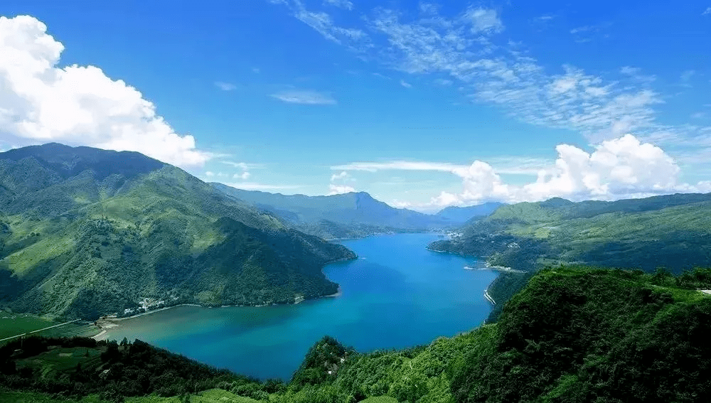 雷波县马湖风景名胜区 来源 它藏匿在峡谷之中,群山环绕,美不胜收