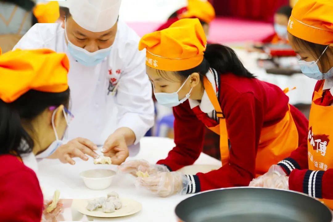 非遗公益粤菜烹饪技艺活动进校园学生零距离感受粤菜的魅力