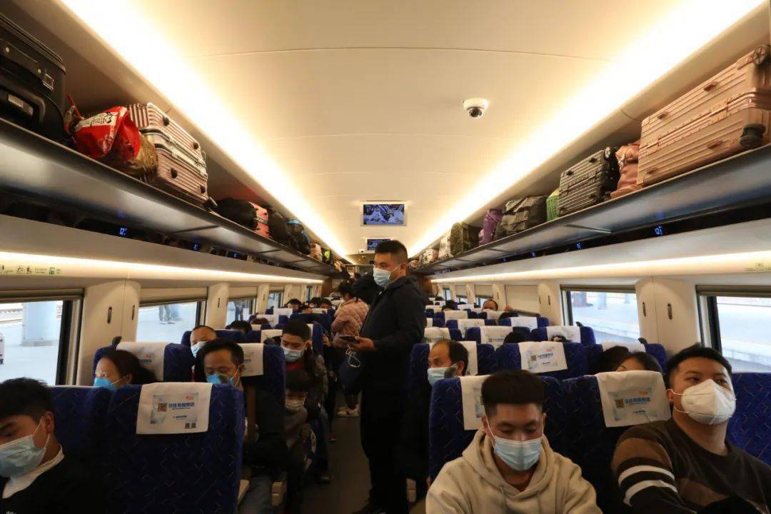 cr300af型复兴号动车组车厢 ▍ 内容来源:桂东铁路,贺州日报 返回搜