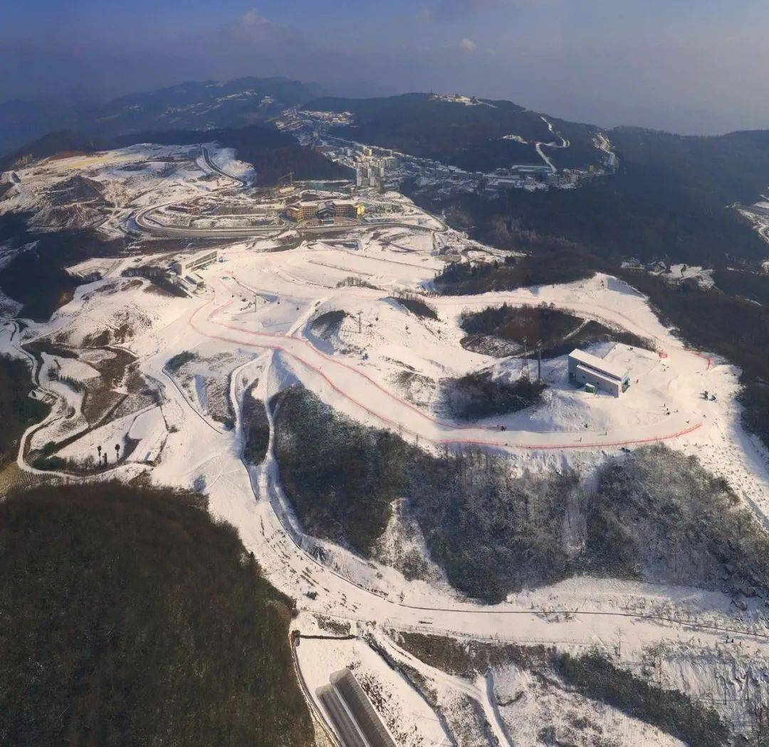 谁将平地千堆雪,剪刻作此连天花!速度与激情,静谧与浪漫,与恩施约会吧