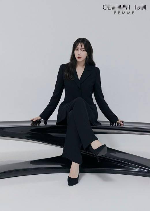 韩国女艺人李智雅代言女装品牌拍最新宣传照