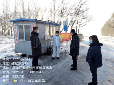 县委常委,县政府常务副县长肖福凌深入到温州商厦等小区和值守干部一